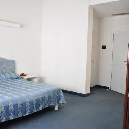 Sirena Готель Сенігаллія